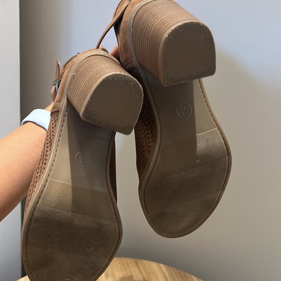 Universal thread // Booties - Picture 6 of 6